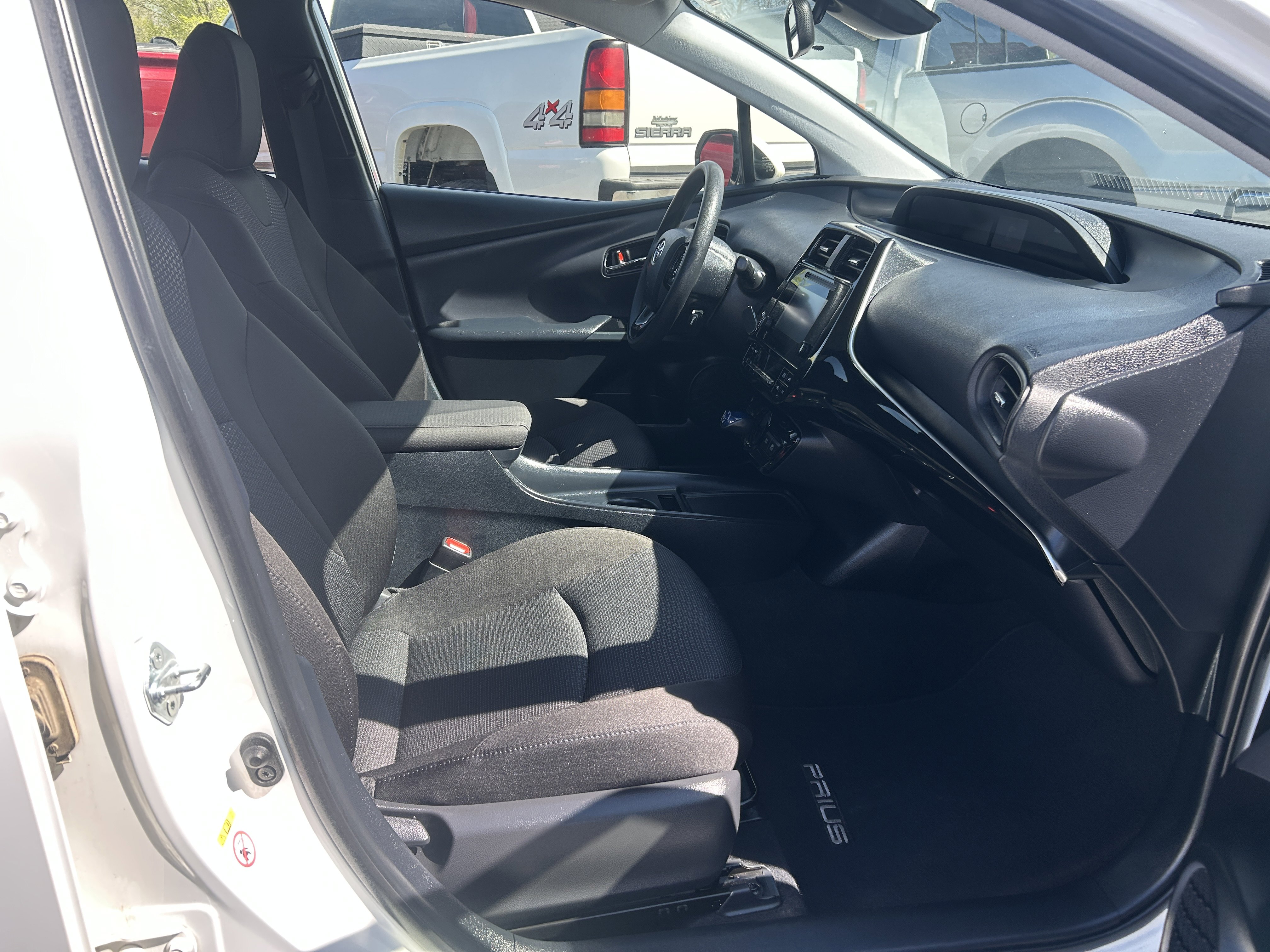 Used 2019 Toyota Prius LE image 10