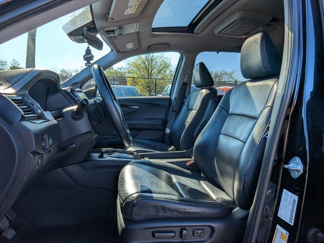 Used 2022 Honda Pilot Touring image 11