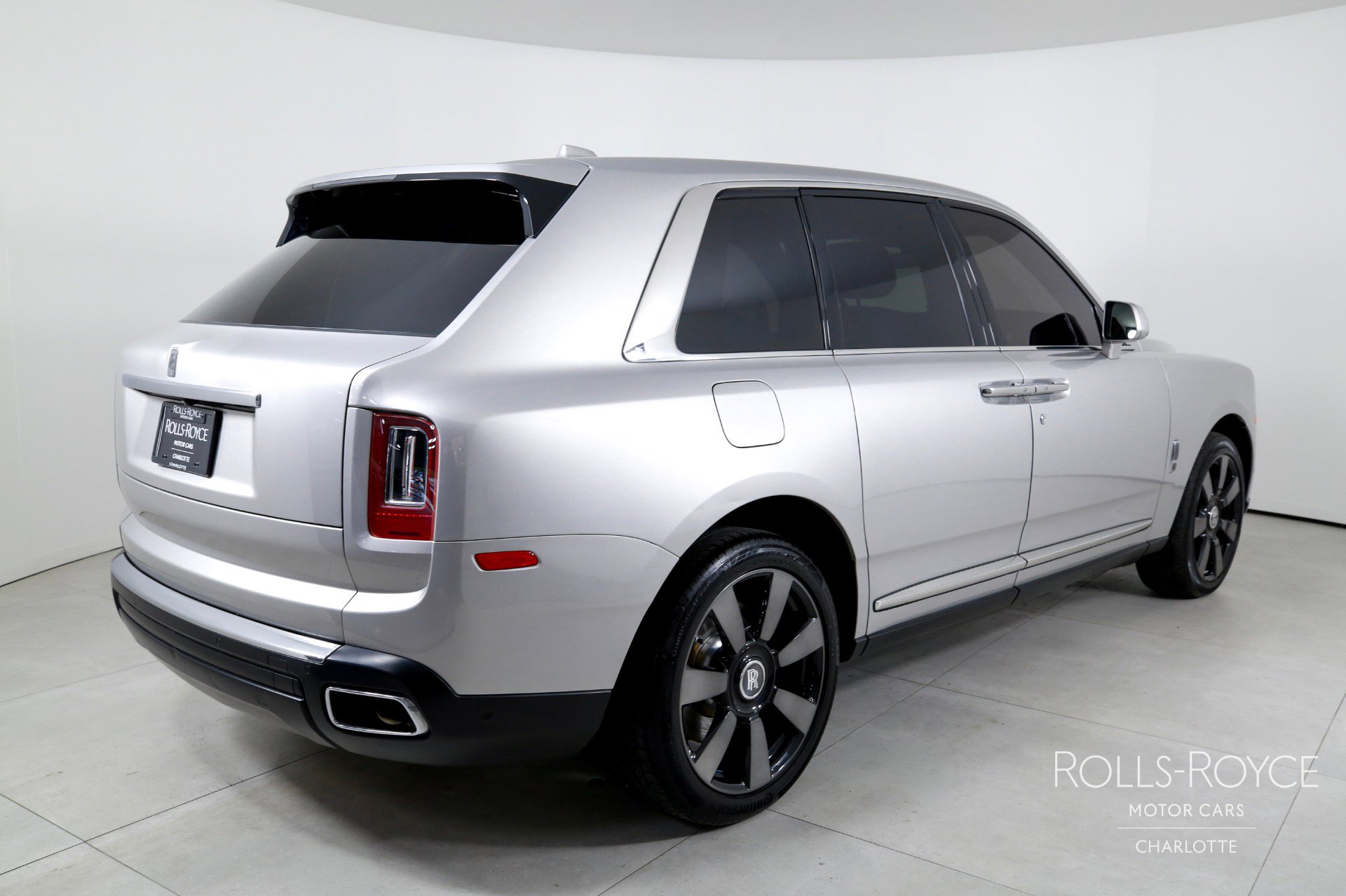 Used 2021 Rolls-Royce Cullinan image 2