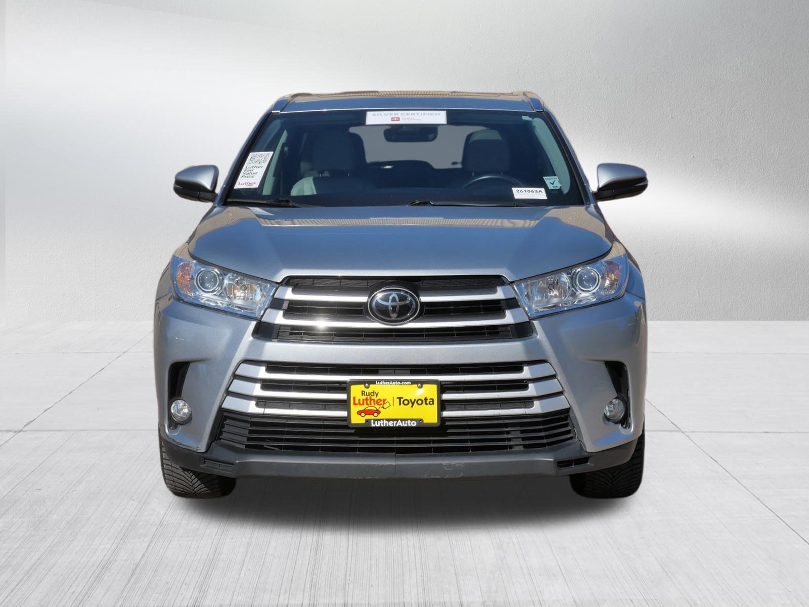 Certified 2017 Toyota Highlander XLE AWD/4WD image 2