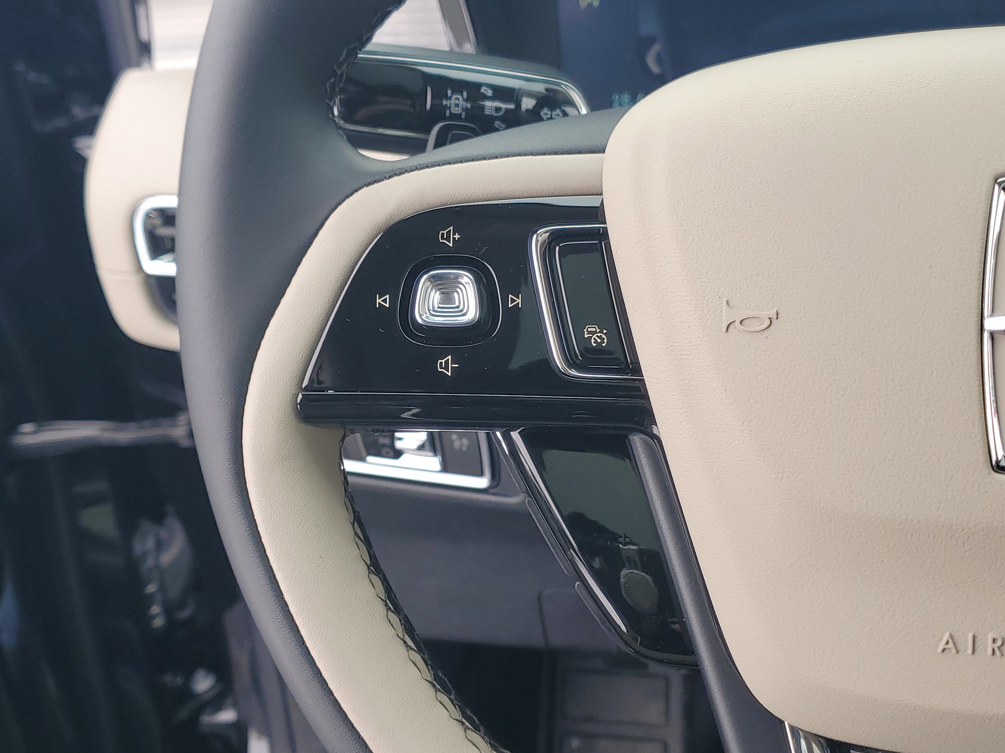 New 2026 Lincoln Corsair Premiere AWD/4WD image 16