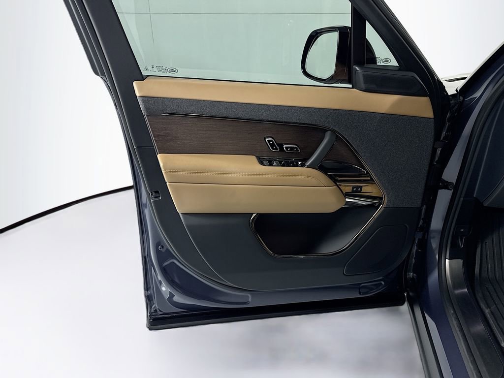 Used 2024 Land Rover Range Rover Sport SE image 24
