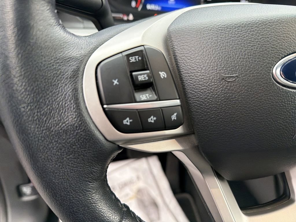 Used 2022 Ford Explorer XLT w/ Equipment Group 202A image 19