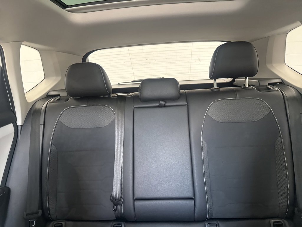 Certified 2025 Volkswagen Taos SE image 24