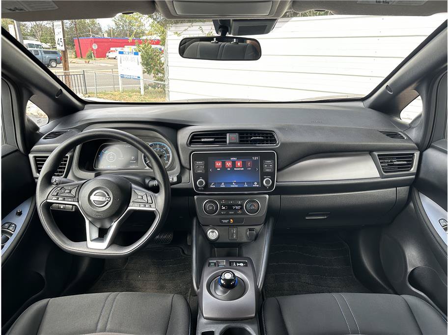Used 2025 Nissan Leaf S FWD image 17