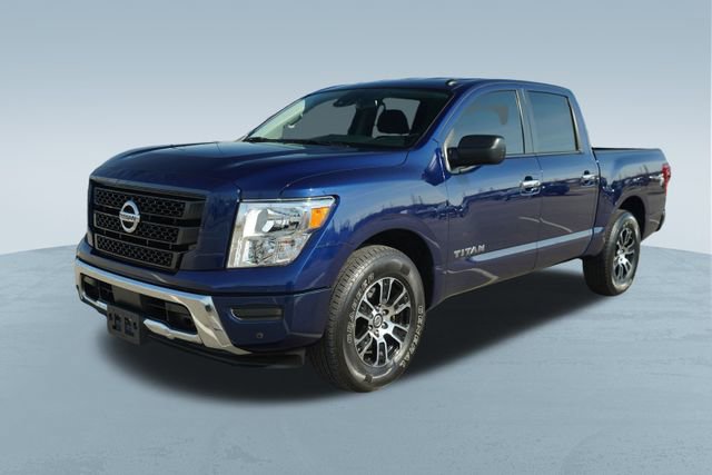Used 2021 Nissan Titan SV w/ SV Convenience Package image 3