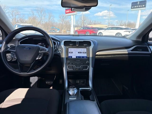 Used 2020 Ford Fusion SE image 16