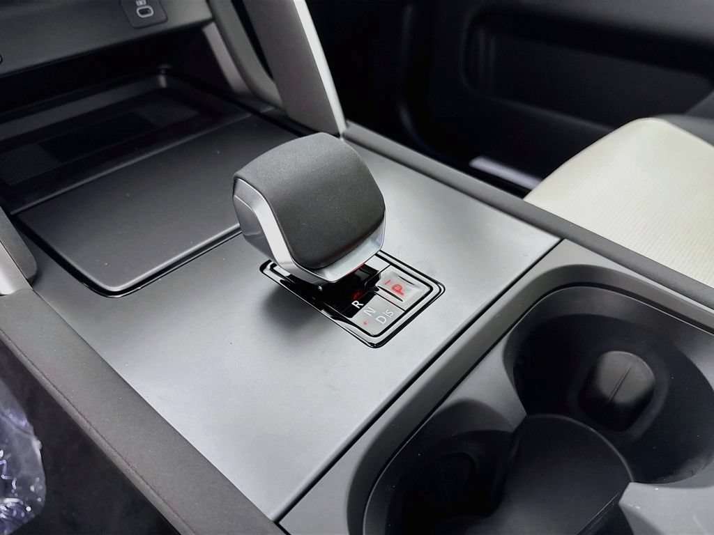 New 2026 Land Rover Discovery Sport Landmark AWD/4WD image 17