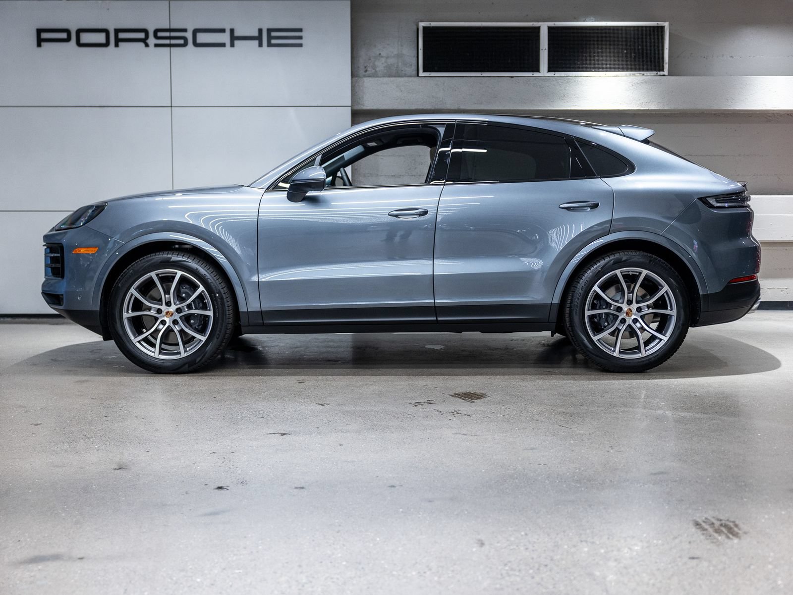 New 2026 Porsche Cayenne Coupe AWD/4WD image 2