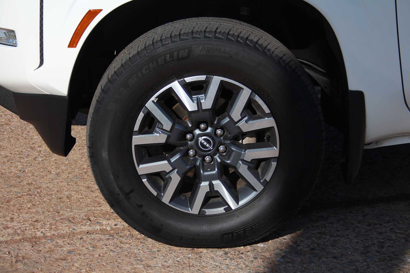 Used 2023 Nissan Frontier SV w/ SV Premium Package AWD/4WD image 15