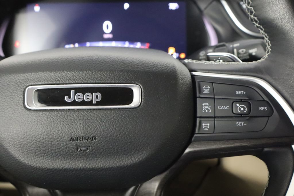Used 2022 Jeep Grand Cherokee L Limited AWD/4WD image 10
