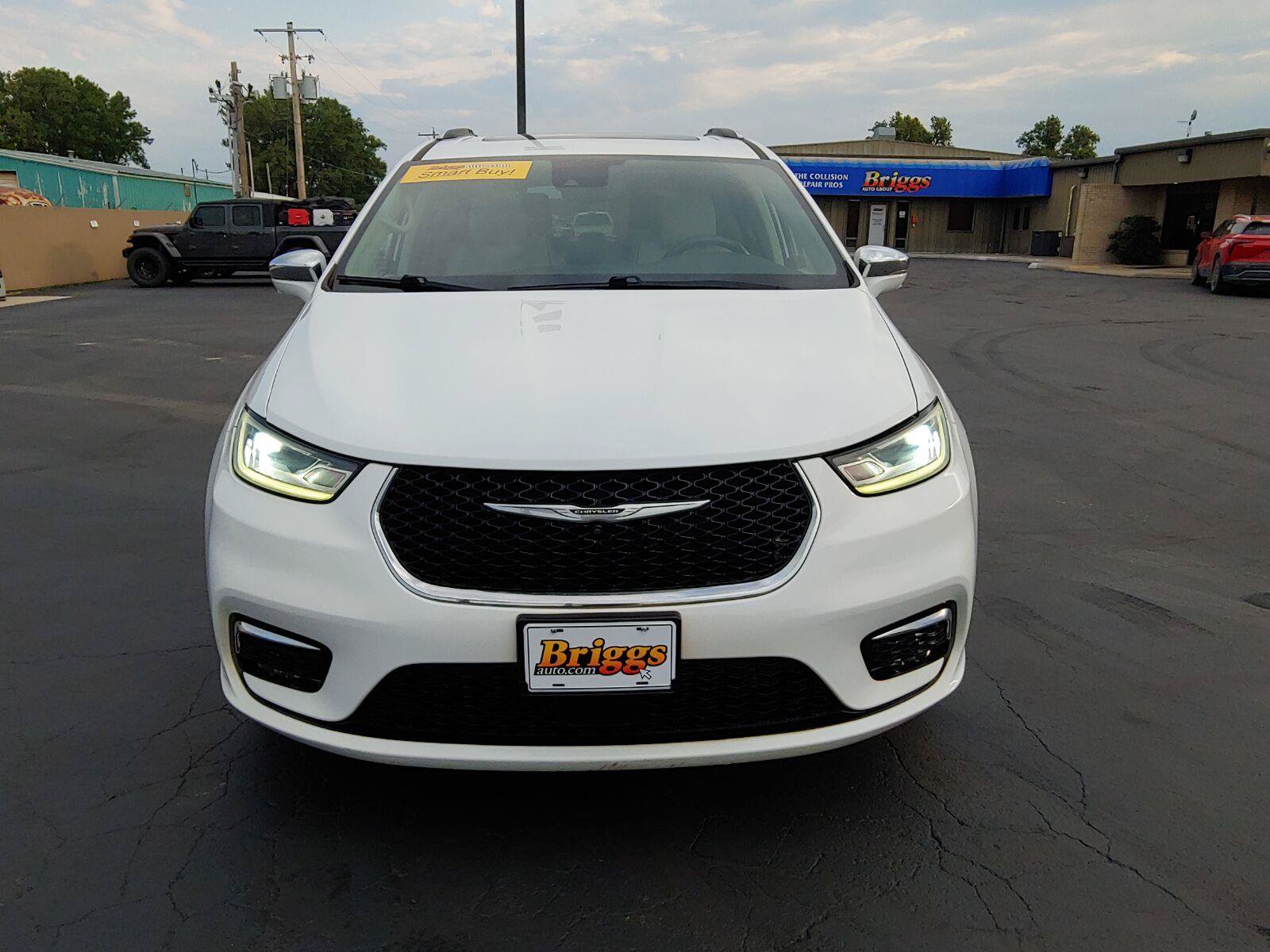 Used 2021 Chrysler Pacifica Limited w/ Premium & Safety Sphere Group AWD/4WD image 2
