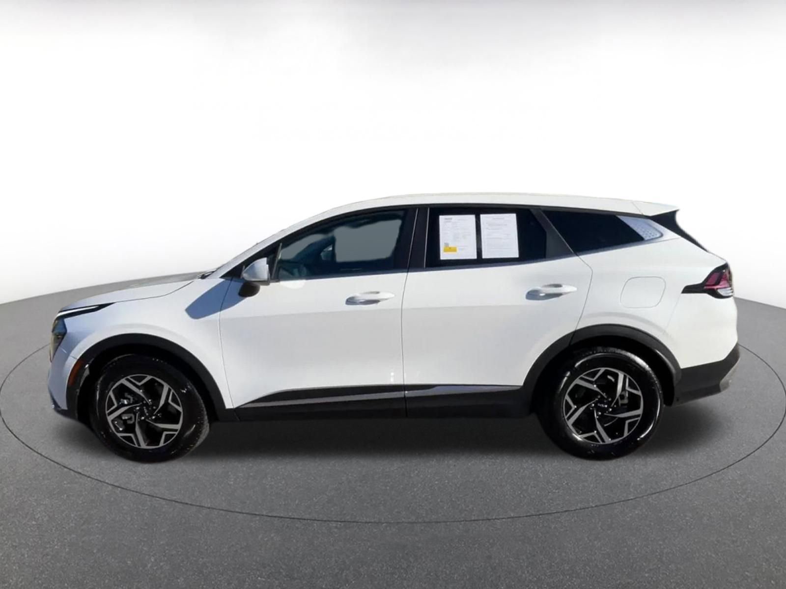Used 2025 Kia Sportage LX image 9