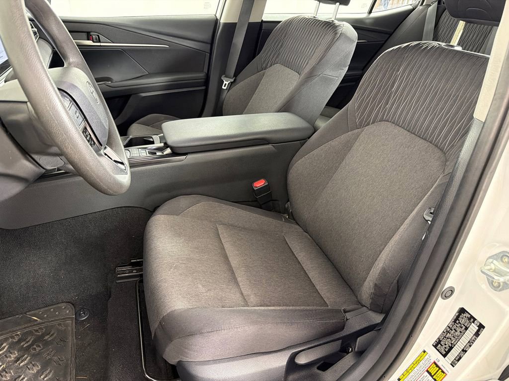 Used 2025 Toyota Camry LE image 9