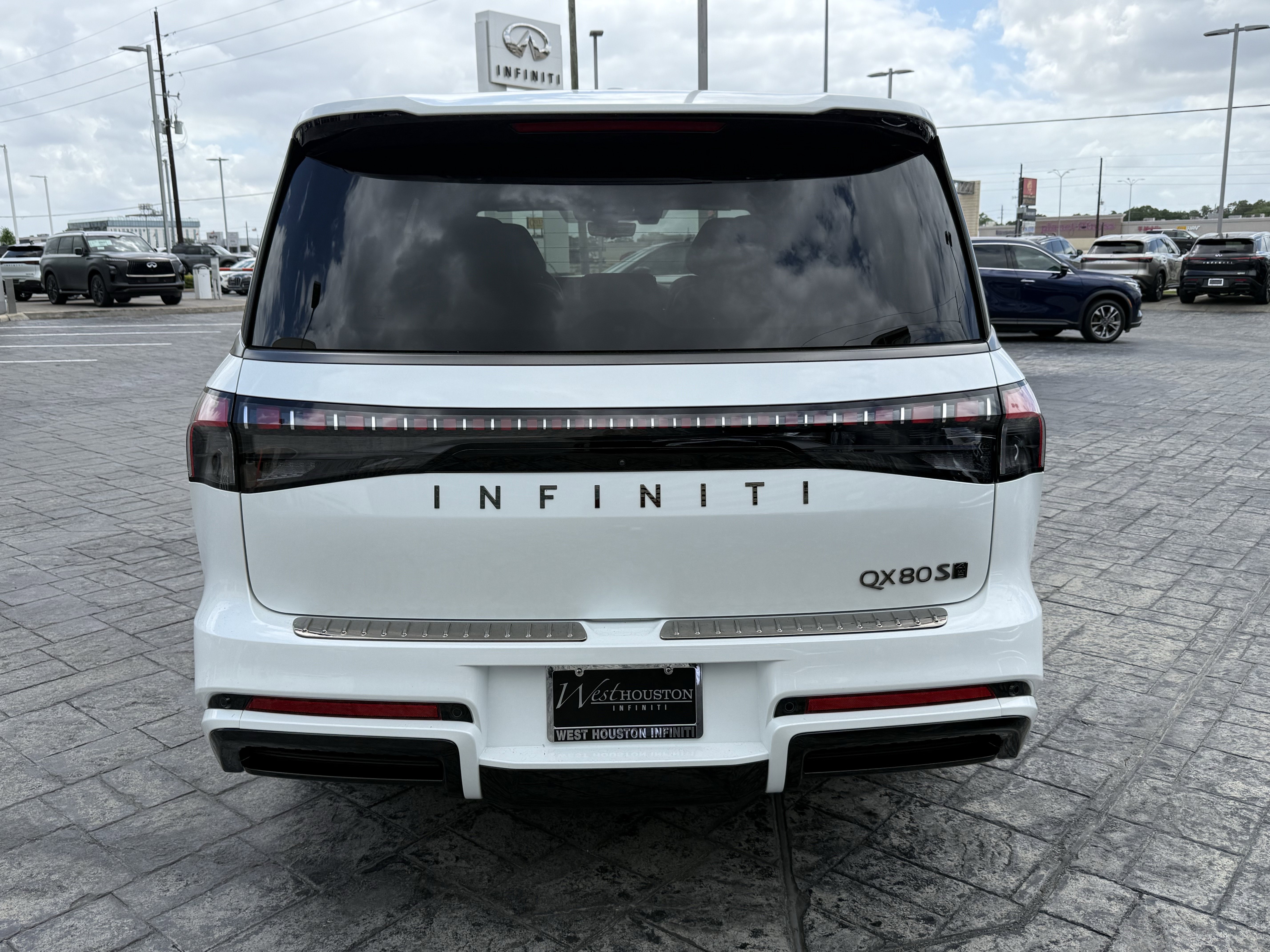 Certified 2026 INFINITI QX80 4WD w/ Sport Exterior Package image 6