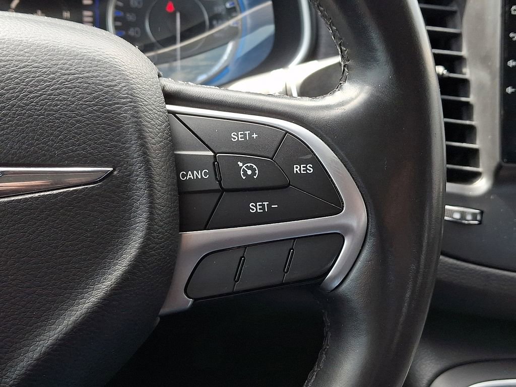 Used 2015 Chrysler 200 Limited w/ Convenience Group image 21