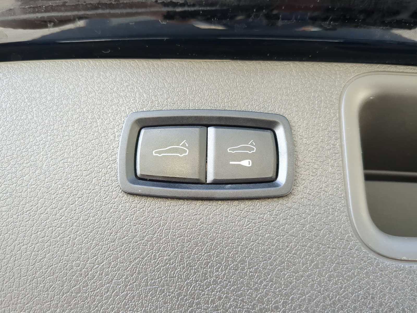 Used 2017 Porsche Macan AWD/4WD image 27