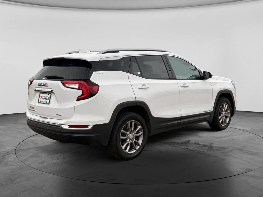 Used 2024 GMC Terrain SLT AWD/4WD image 9