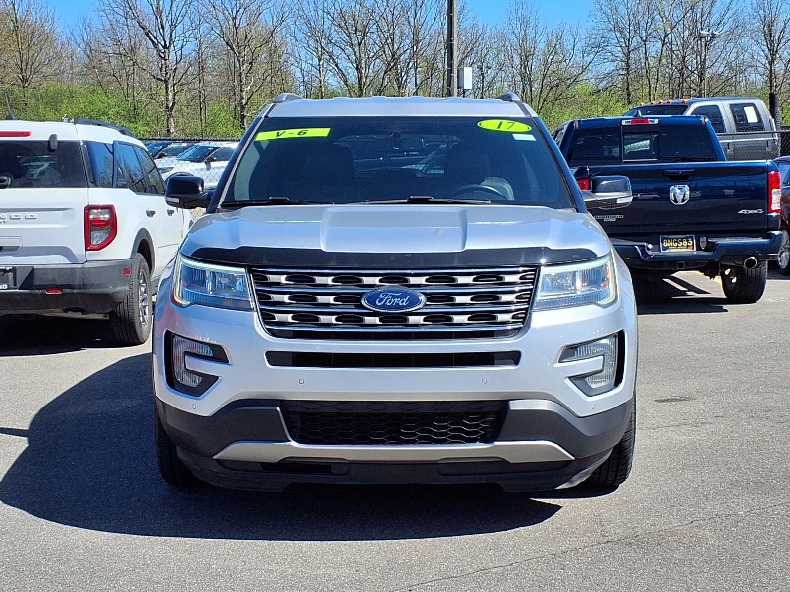 Used 2017 Ford Explorer XLT w/ Equipment Group 202A FWD image 25