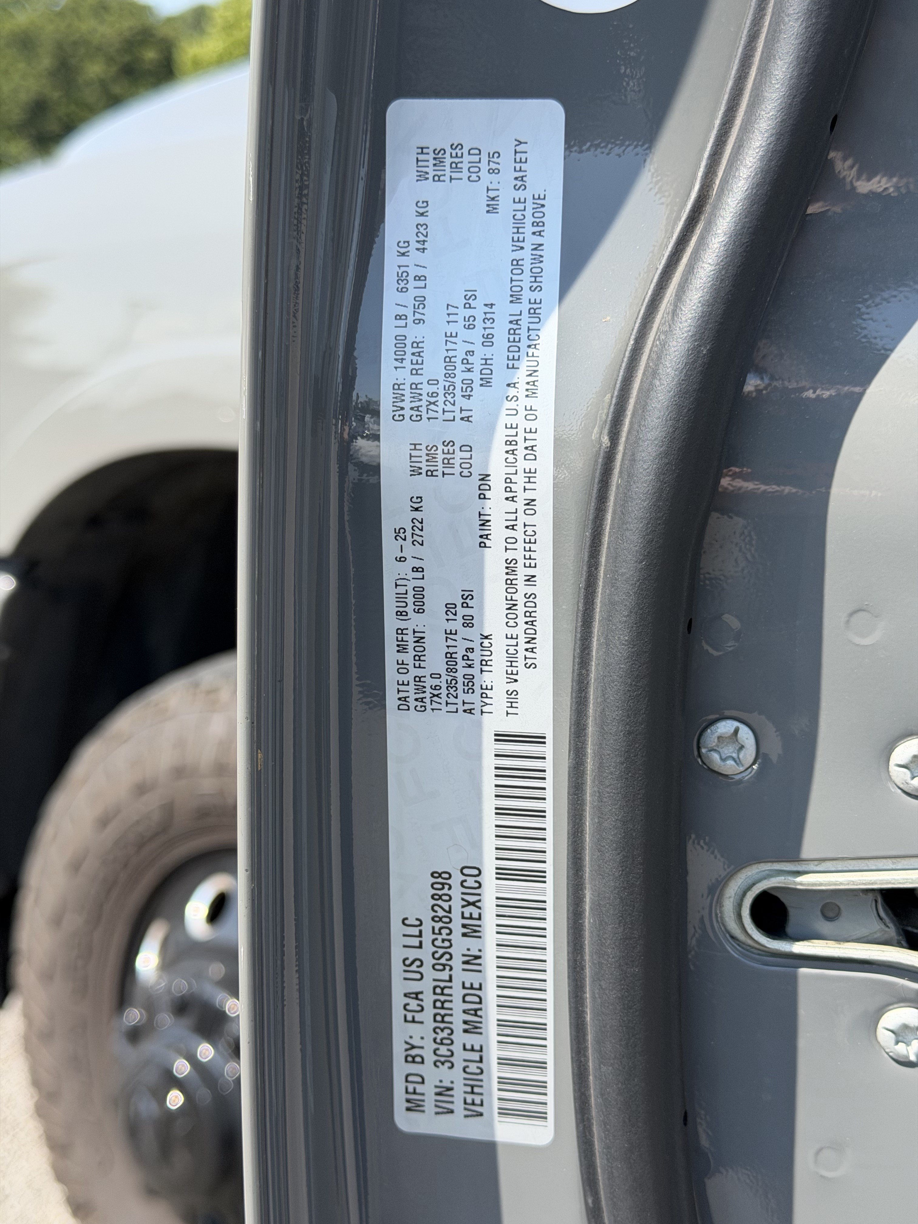 Used 2025 RAM 3500 Limited AWD/4WD image 17