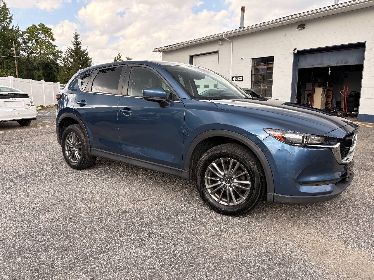 Used 2017 MAZDA CX-5 Touring w/ Preferred Equipment Package AWD/4WD image 4