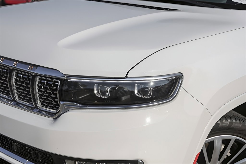 Used 2024 Jeep Grand Wagoneer Series III image 3