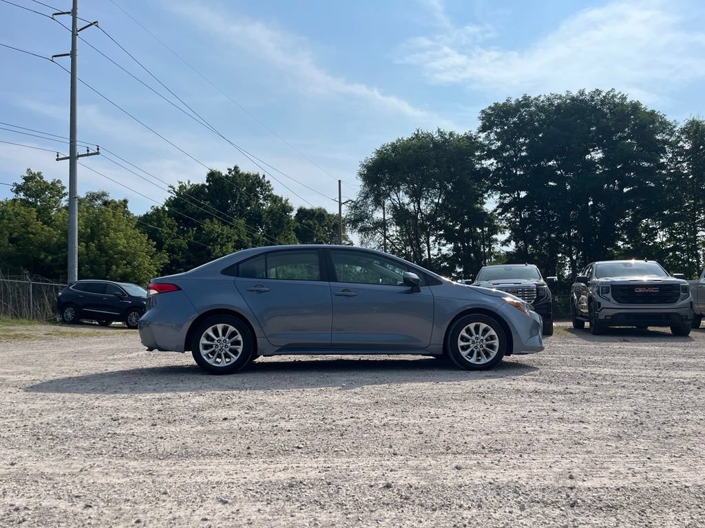 Used 2022 Toyota Corolla LE w/ LE Convenience Package FWD image 6