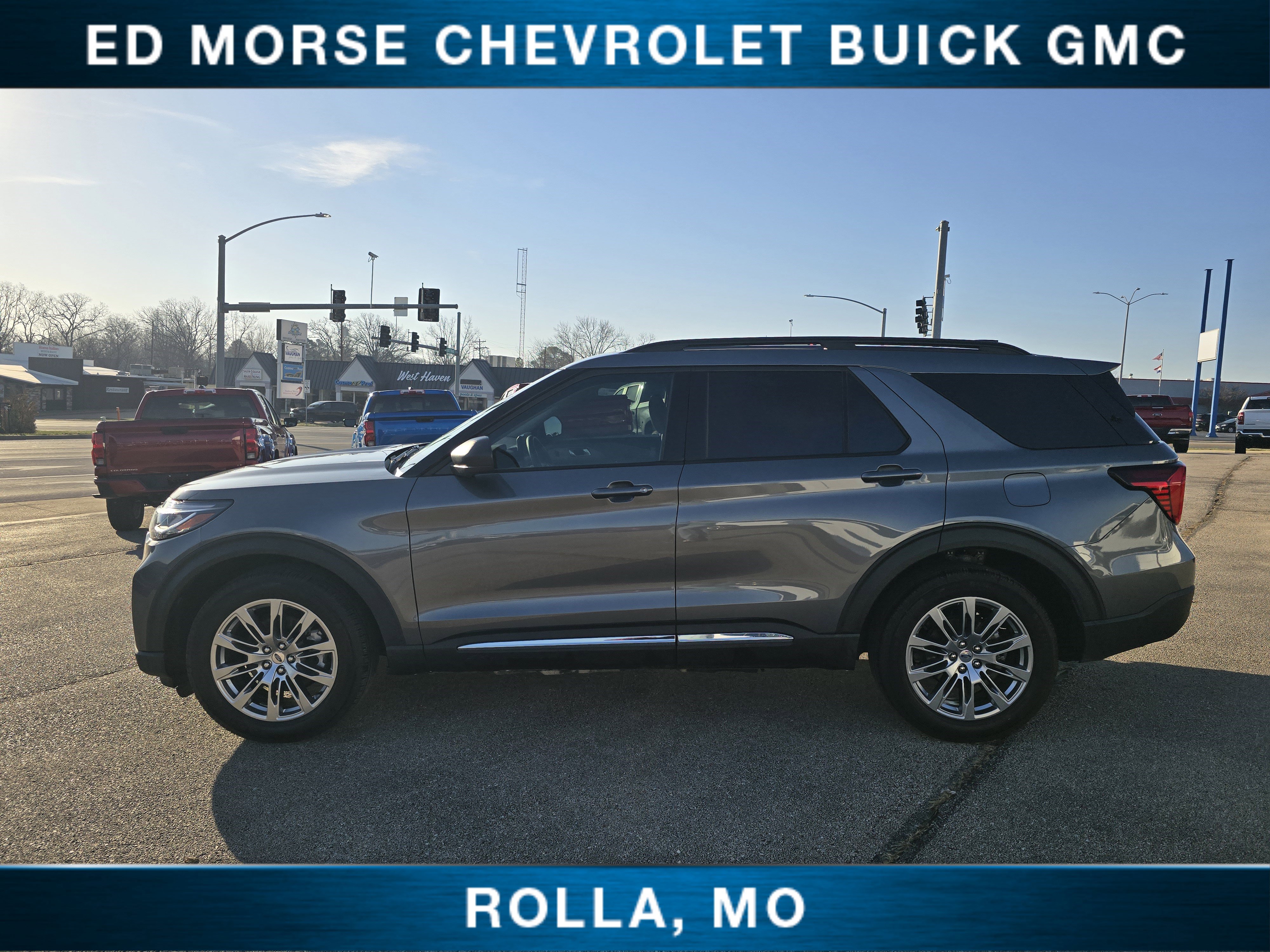 Used 2025 Ford Explorer Active w/ Active Comfort Package image 6