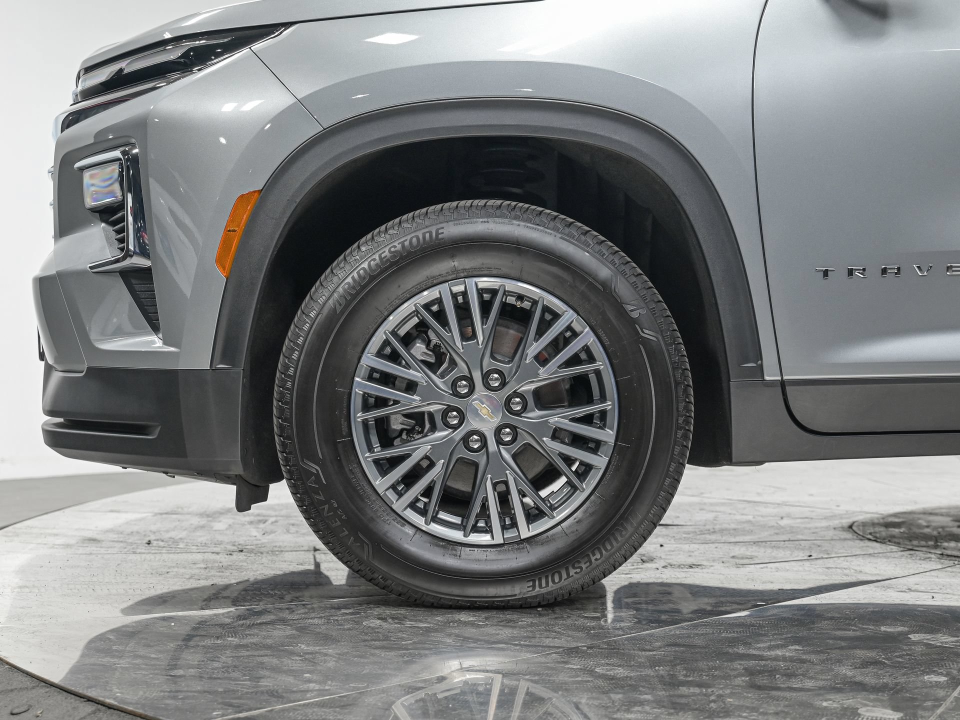 Used 2026 Chevrolet Traverse LT w/ Driver Confidence Package FWD image 3