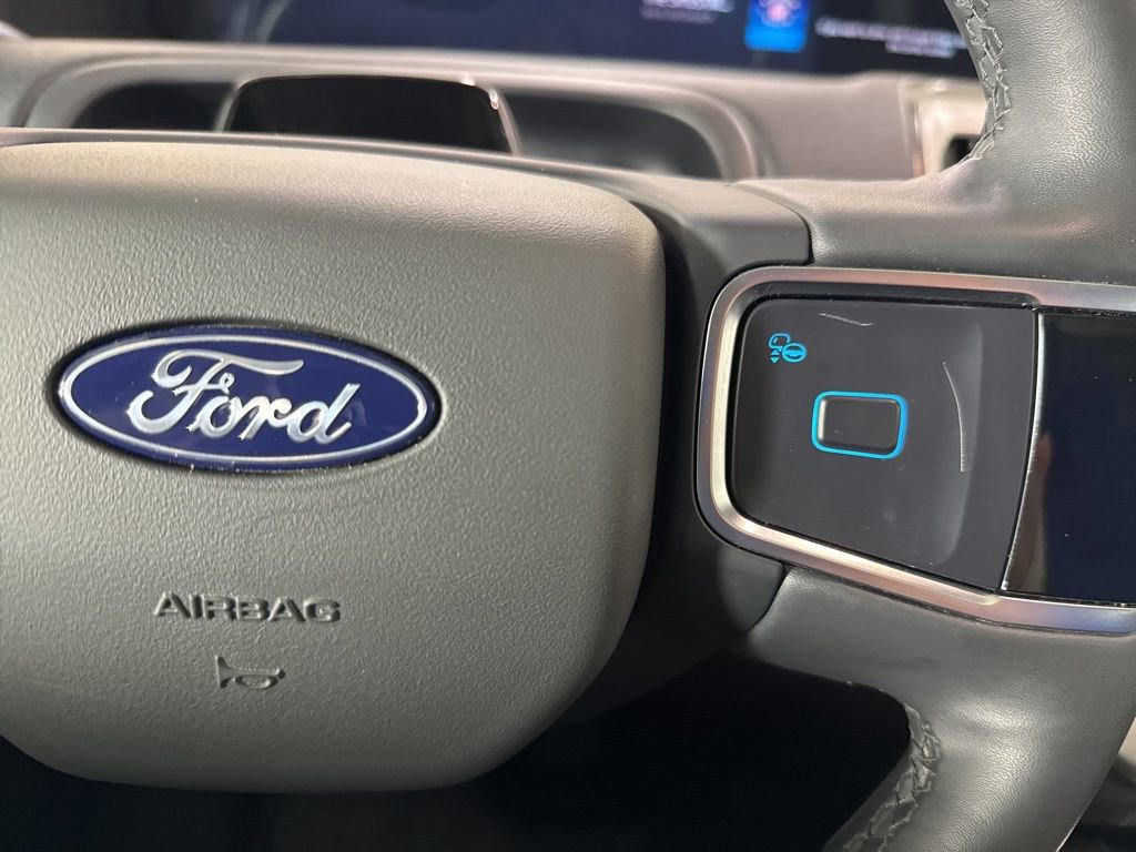 Used 2025 Ford Expedition Active AWD/4WD image 25