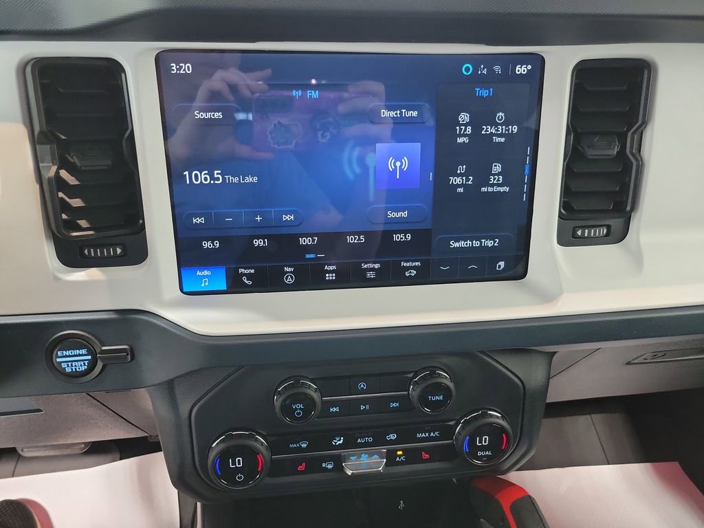 Used 2025 Ford Bronco Heritage Edition AWD/4WD image 4