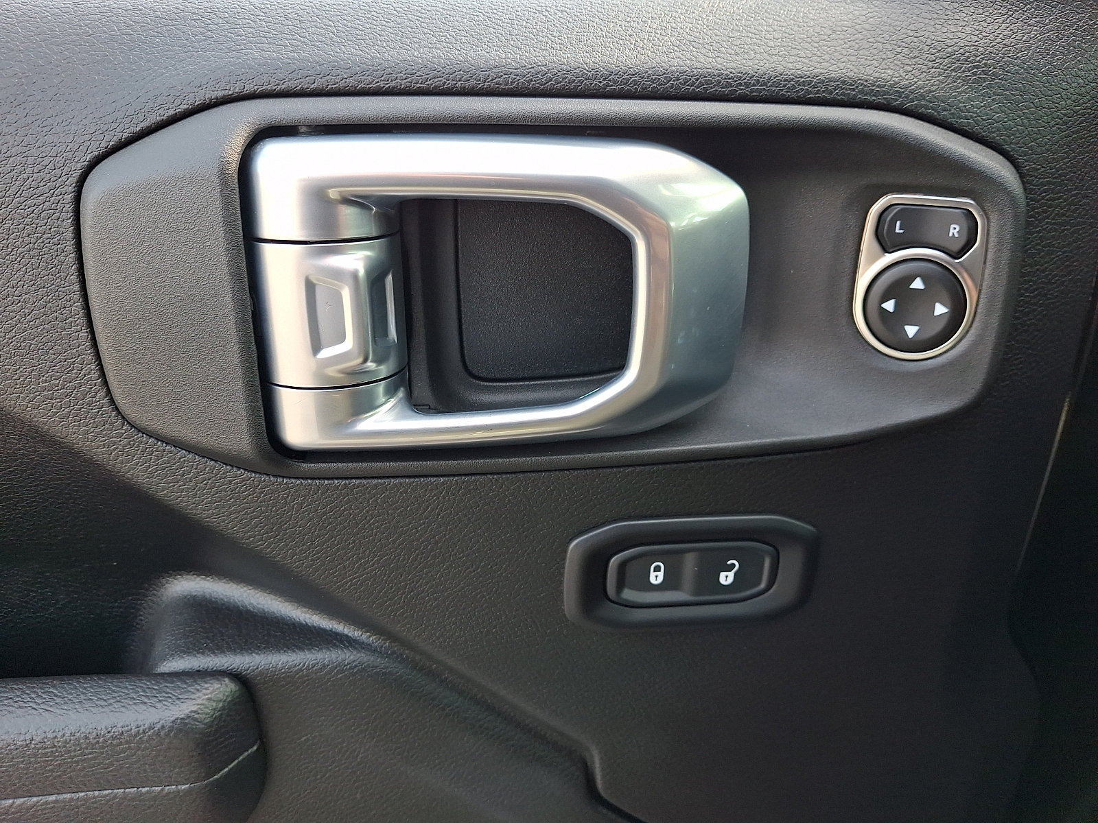 Used 2023 Jeep Wrangler Unlimited Sport AWD/4WD image 12