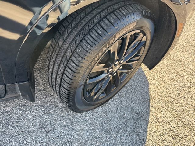 Used 2017 Cadillac XT5 Platinum w/ Driver Assist Package AWD/4WD image 12
