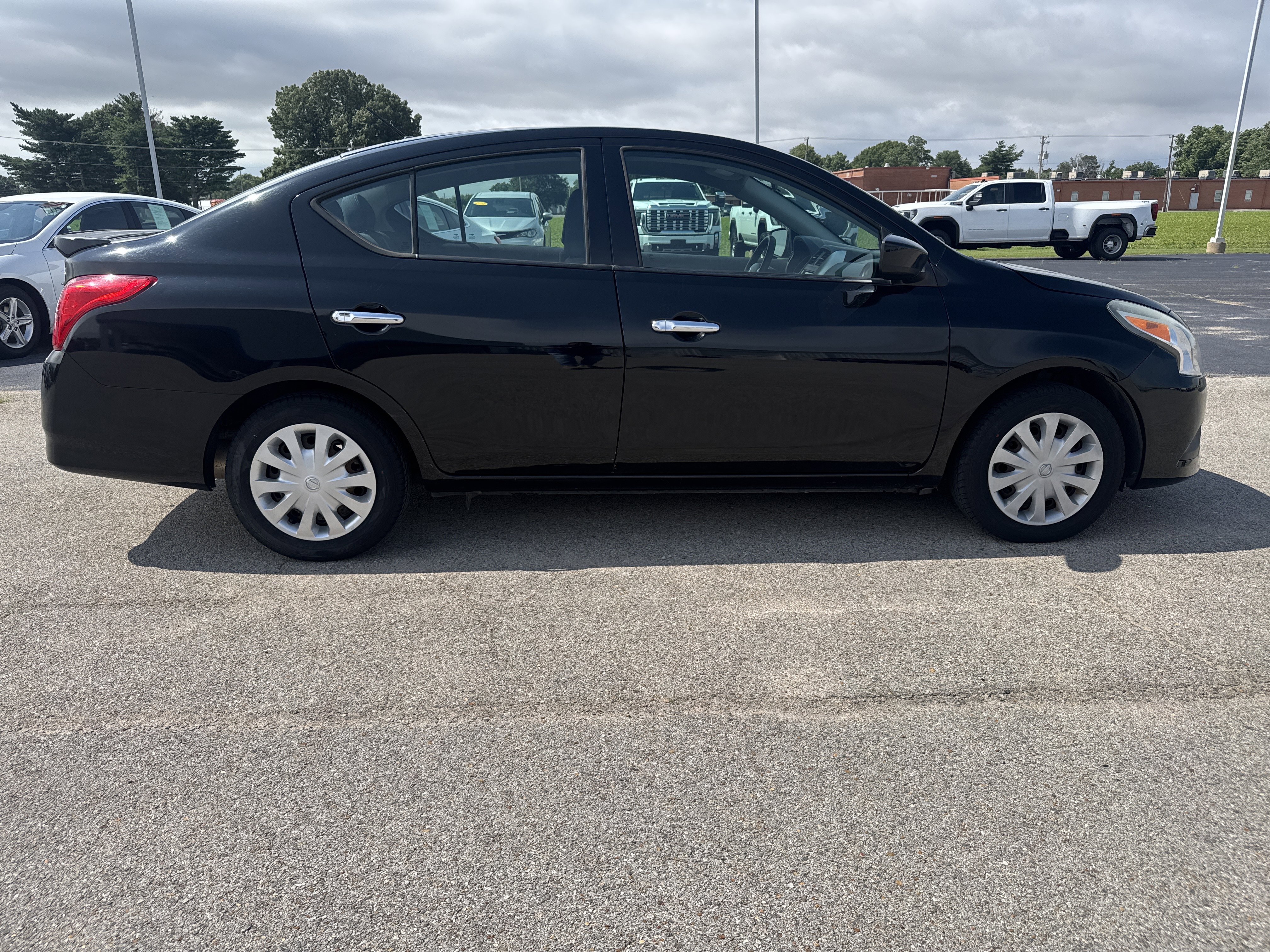 Used 2019 Nissan Versa SV FWD image 6