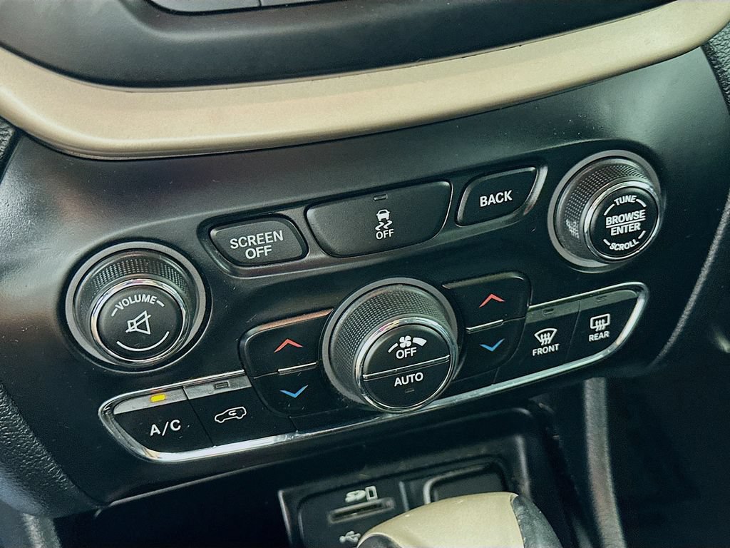 Used 2014 Jeep Cherokee Limited AWD/4WD image 22