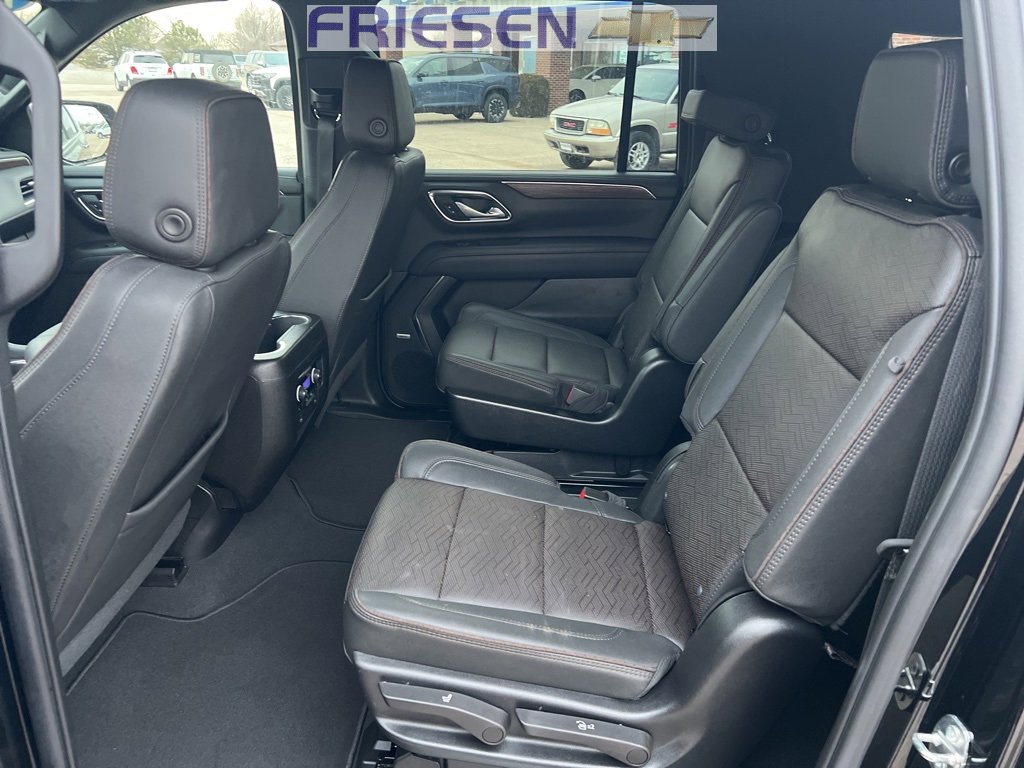 Used 2023 Chevrolet Suburban High Country image 11