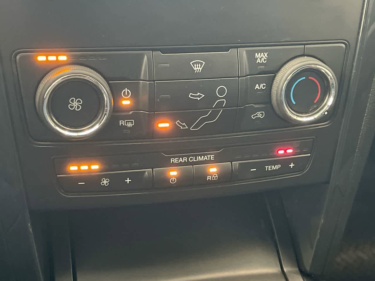 Used 2018 Ford Explorer XLT AWD/4WD image 18