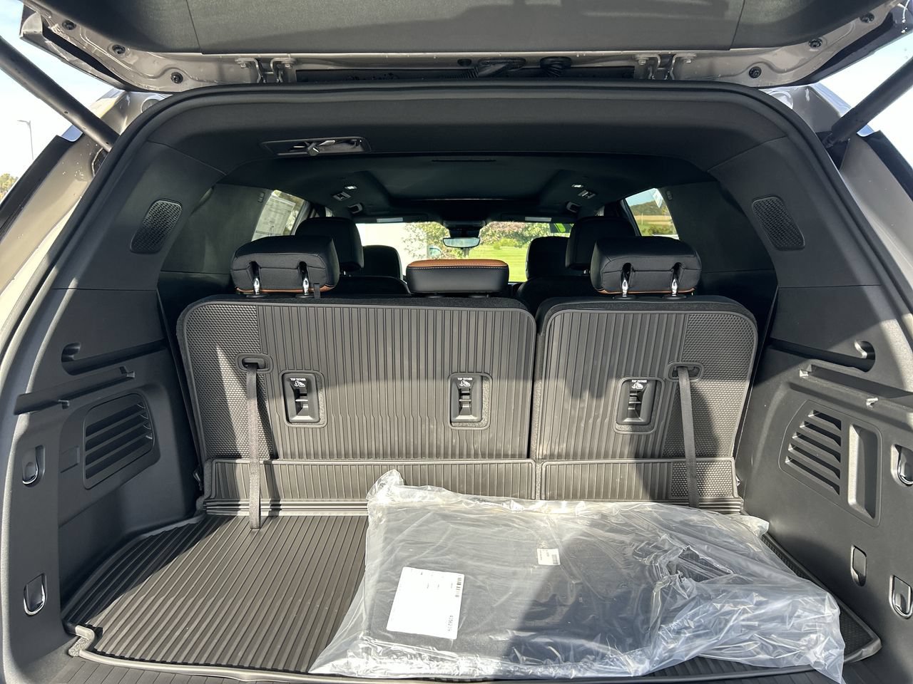 New 2027 Chevrolet Traverse Z71 w/ Driver Confidence Package AWD/4WD image 19