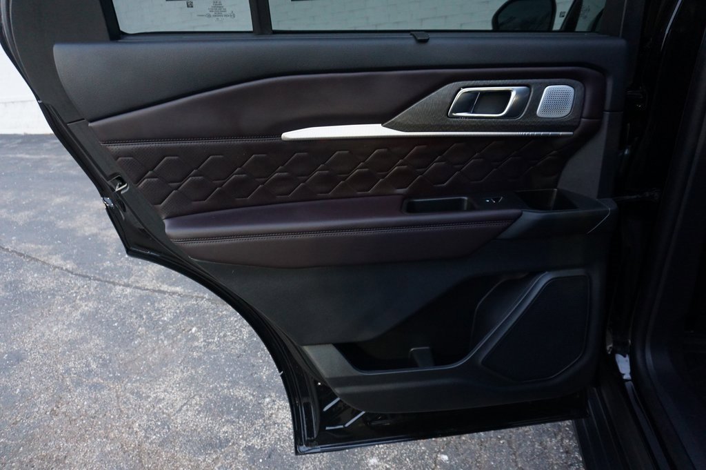 Used 2025 Ford Explorer Platinum w/ Ultimate Package image 30