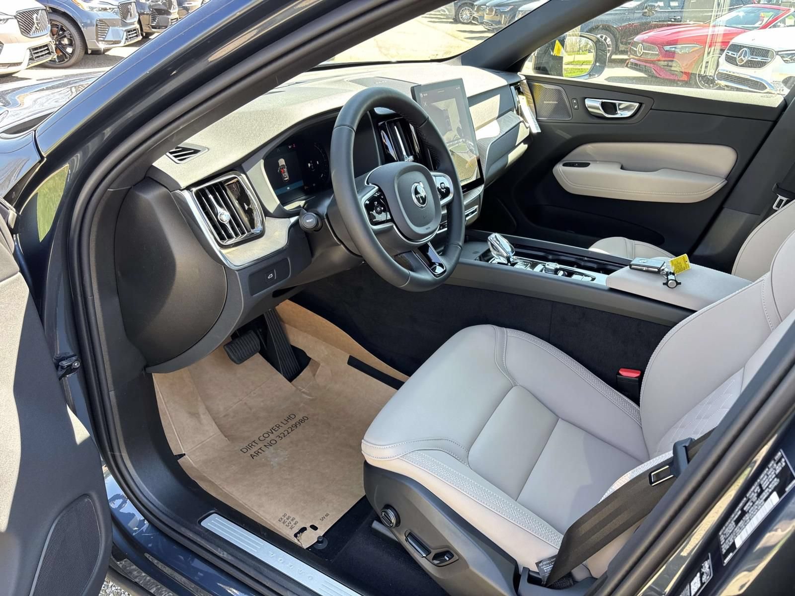 New 2026 Volvo XC60 B5 Plus w/ Protection Package Premier AWD/4WD image 23