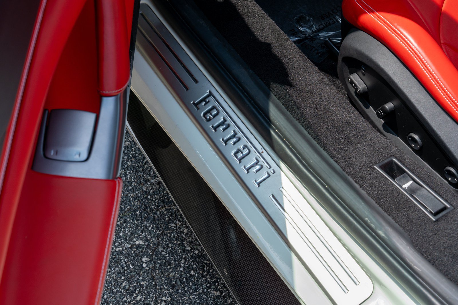 Used 2022 Ferrari F8 Tributo RWD image 25