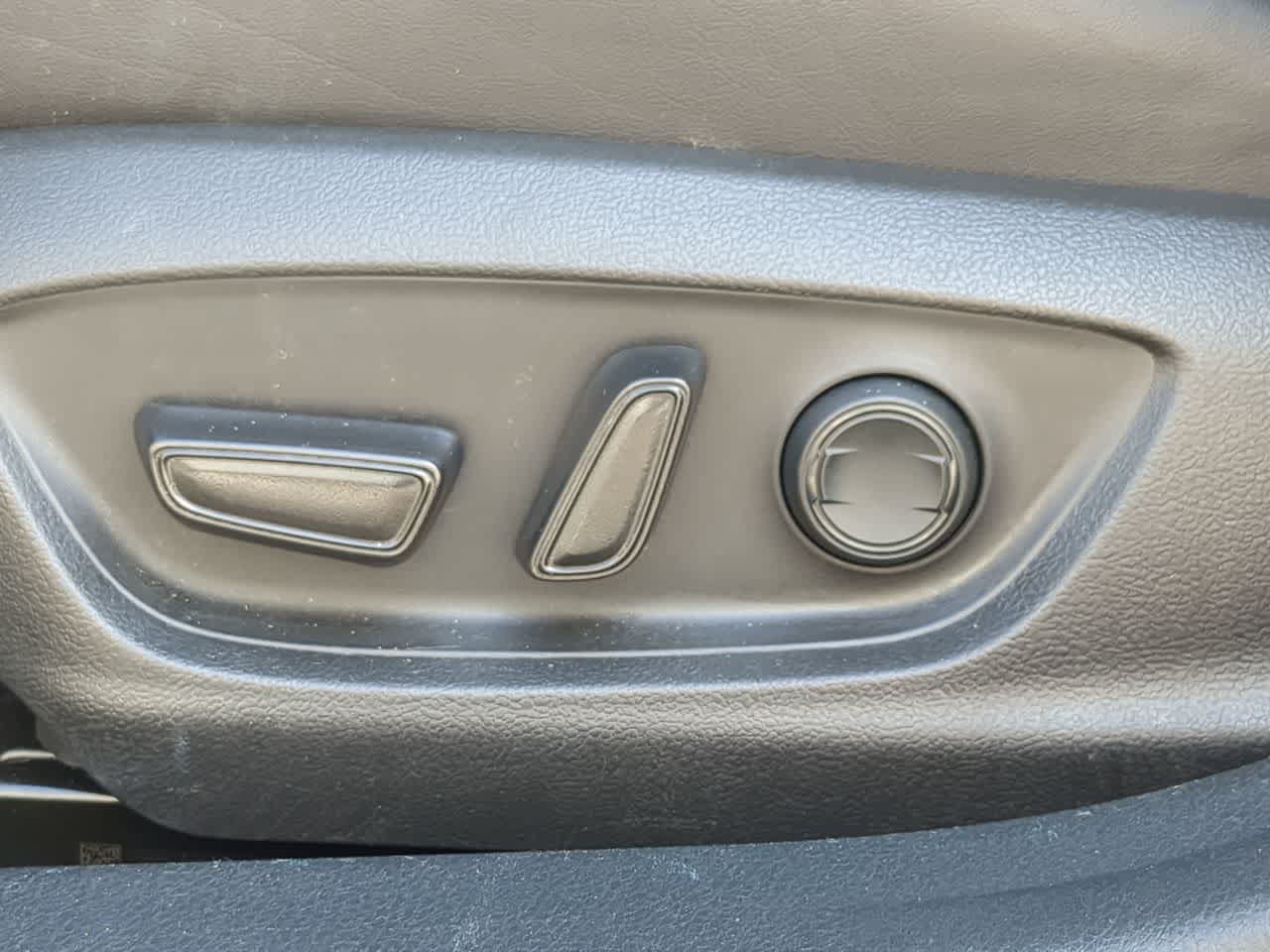 Used 2022 Toyota Avalon XLE w/ Moonroof Package FWD image 17