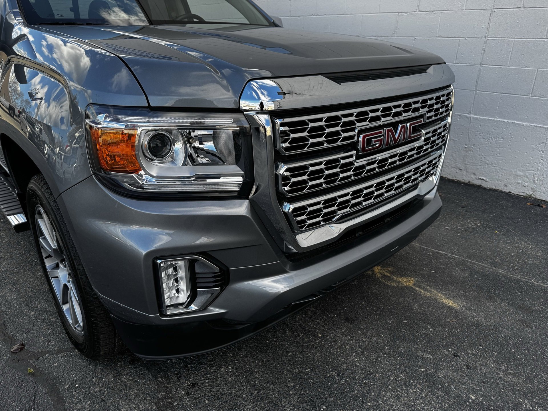 Used 2022 GMC Canyon Denali image 8