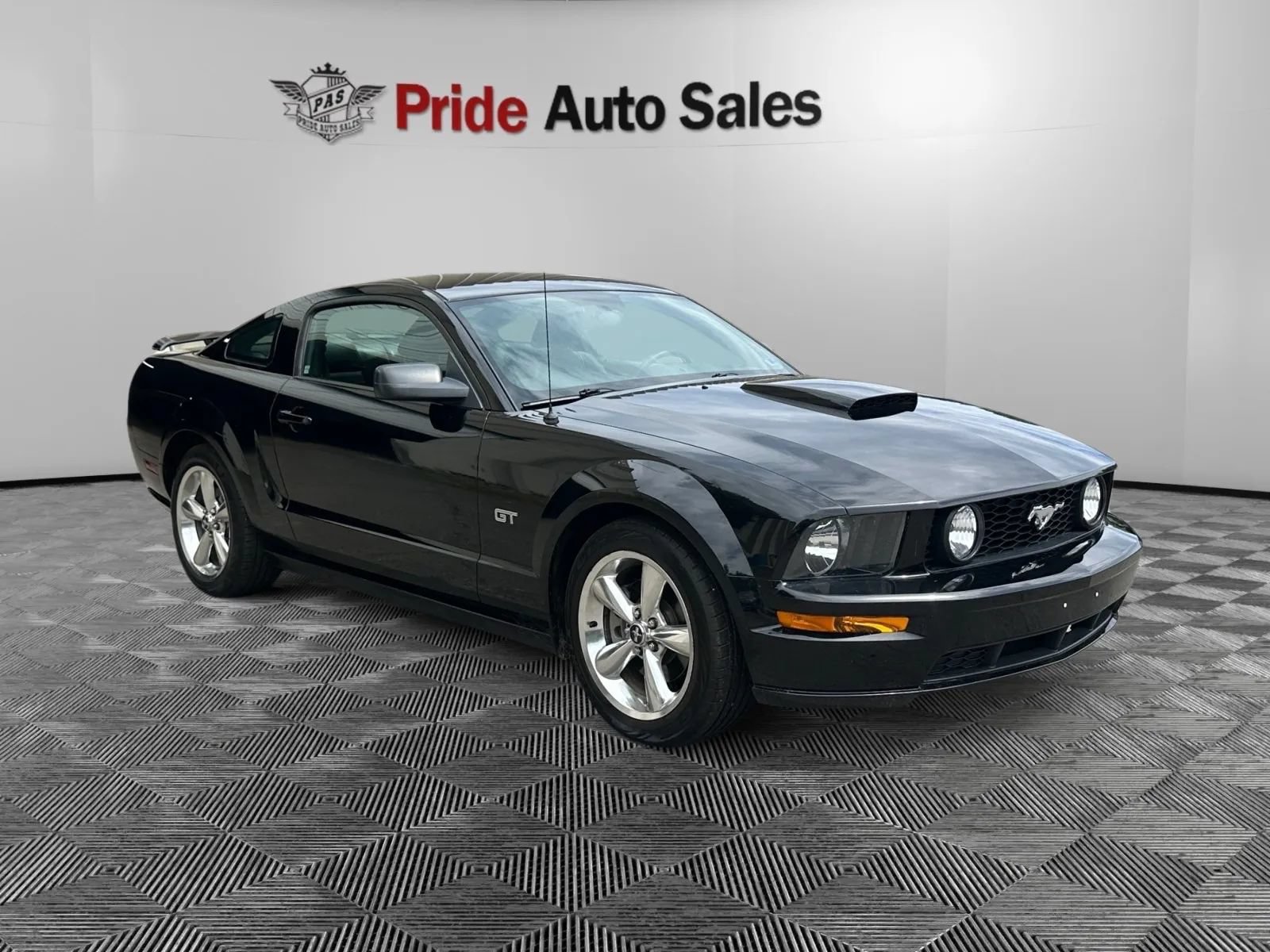 Used 2007 Ford Mustang GT RWD image 3
