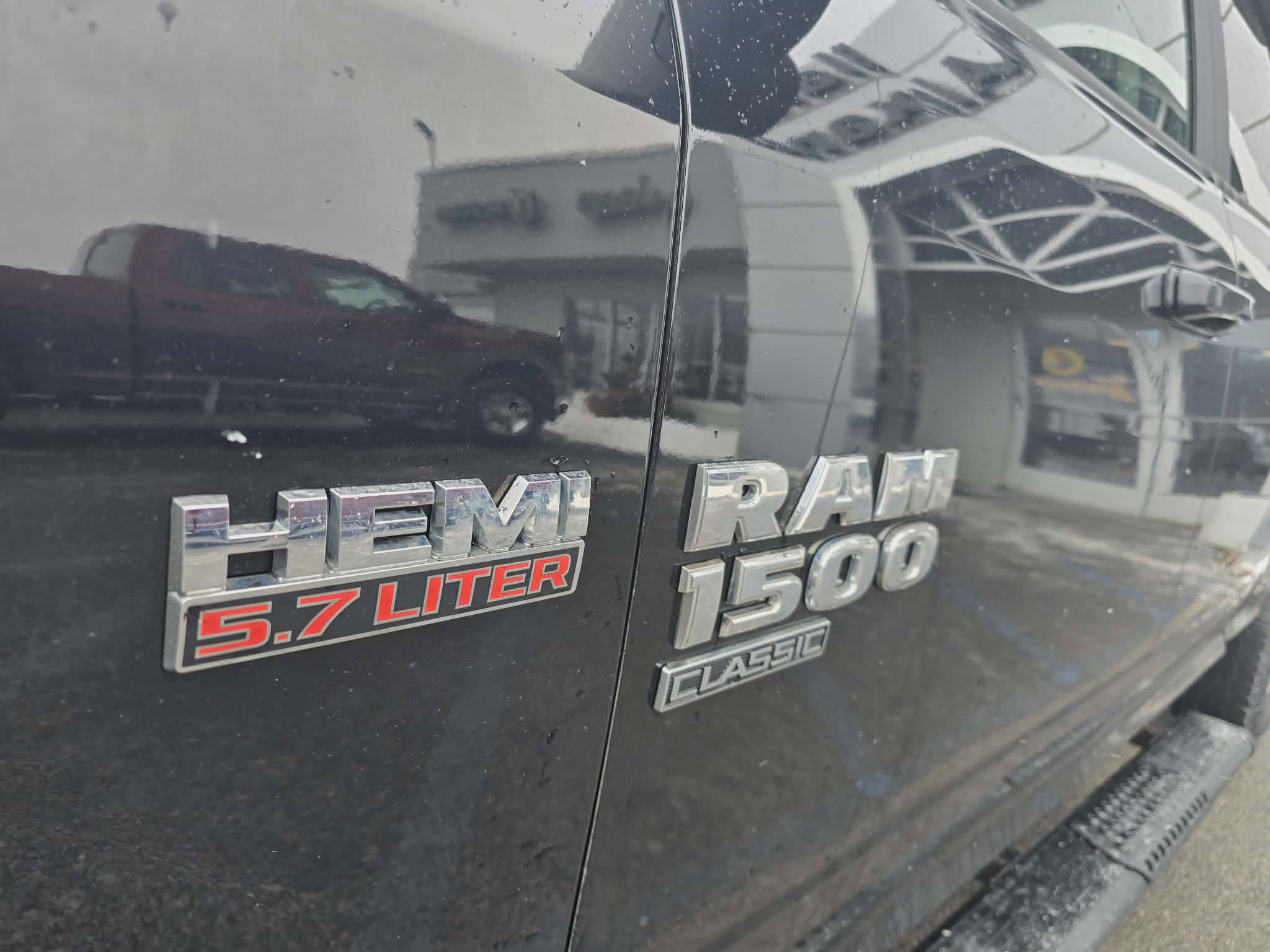 Used 2019 RAM 1500 Classic SLT image 12