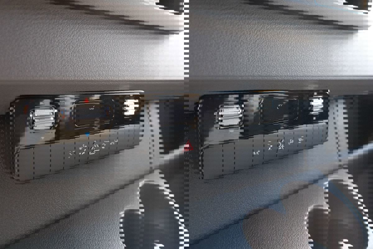 Used 2025 Mercedes-Benz Sprinter 2500 image 16