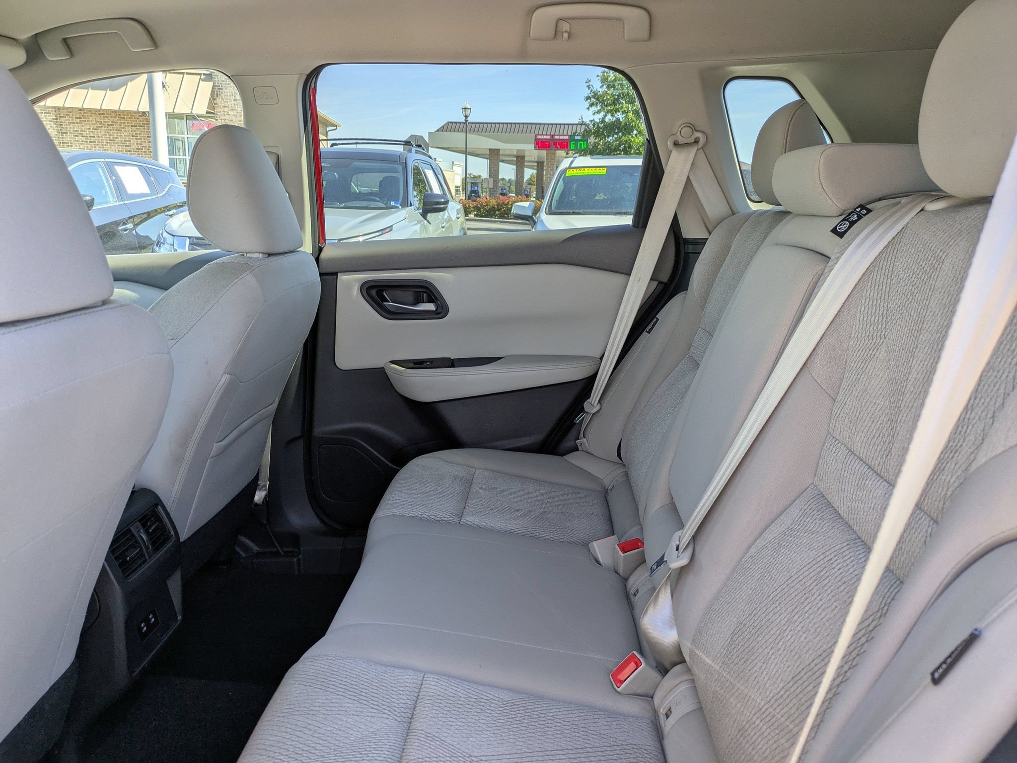 Used 2025 Nissan Rogue SV AWD/4WD image 15