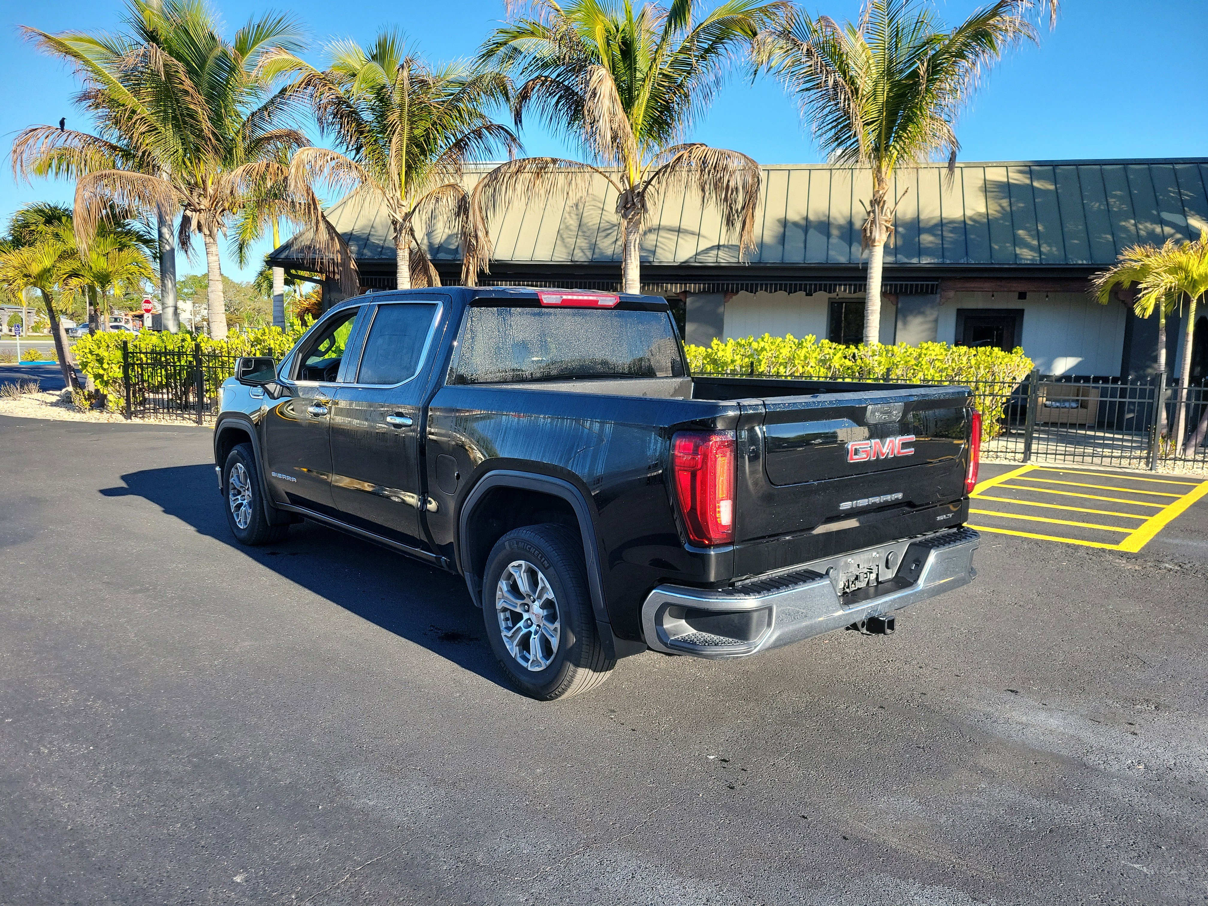 Used 2025 GMC Sierra 1500 SLT image 7