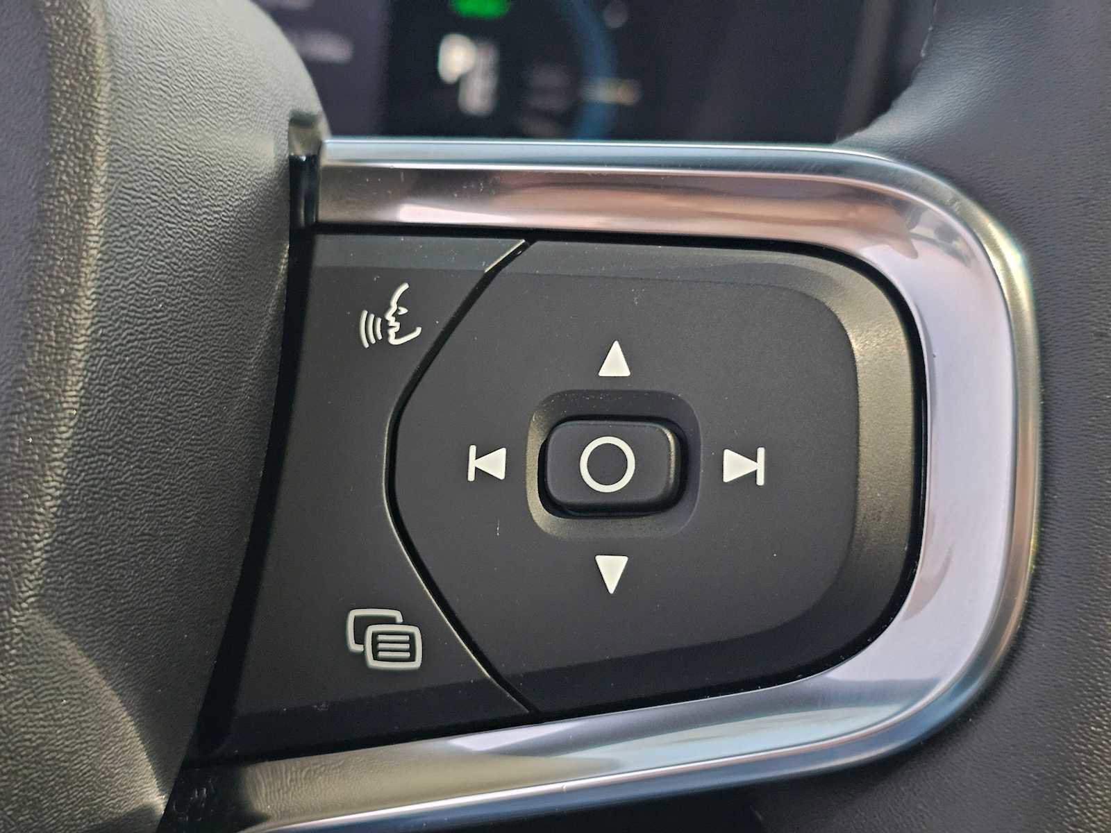 Used 2023 Volvo XC40 Recharge Ultimate image 29