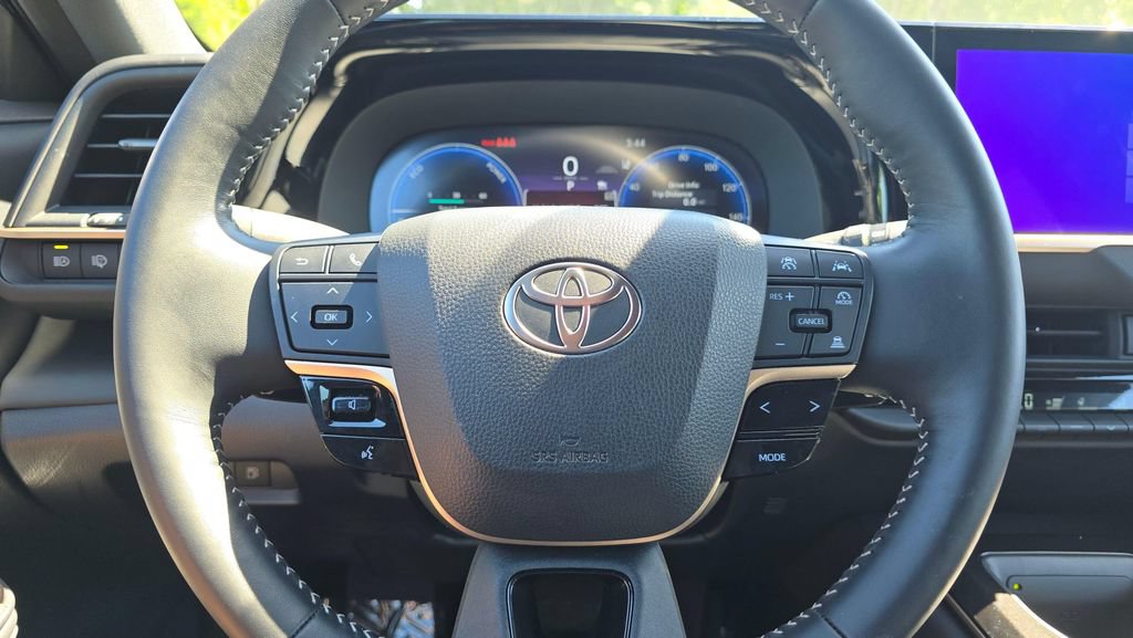 Used 2025 Toyota Crown Signia AWD/4WD image 26